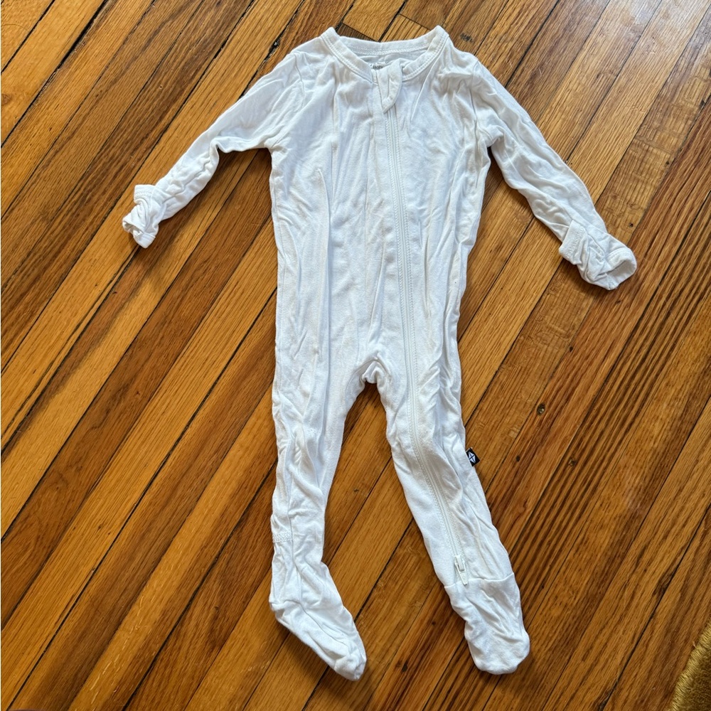 White Kyte Baby Zippered Footie
